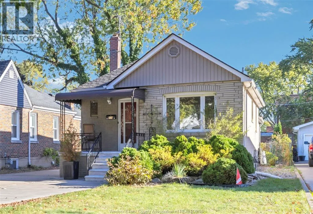 House for rent: 914 Thompson Boulevard, Windsor, Ontario N8S 2G8