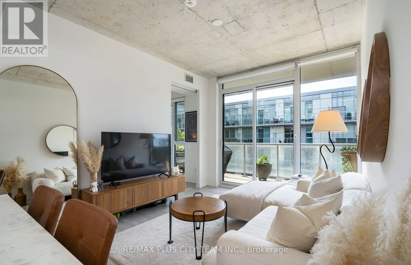 Apartment for rent: 915 - 30 Baseball Place, Toronto, Ontario M4M 0E8