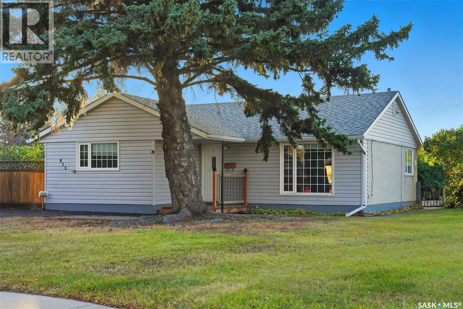 House for rent: 915 X Avenue N, Saskatoon, Saskatchewan S7L 3K5