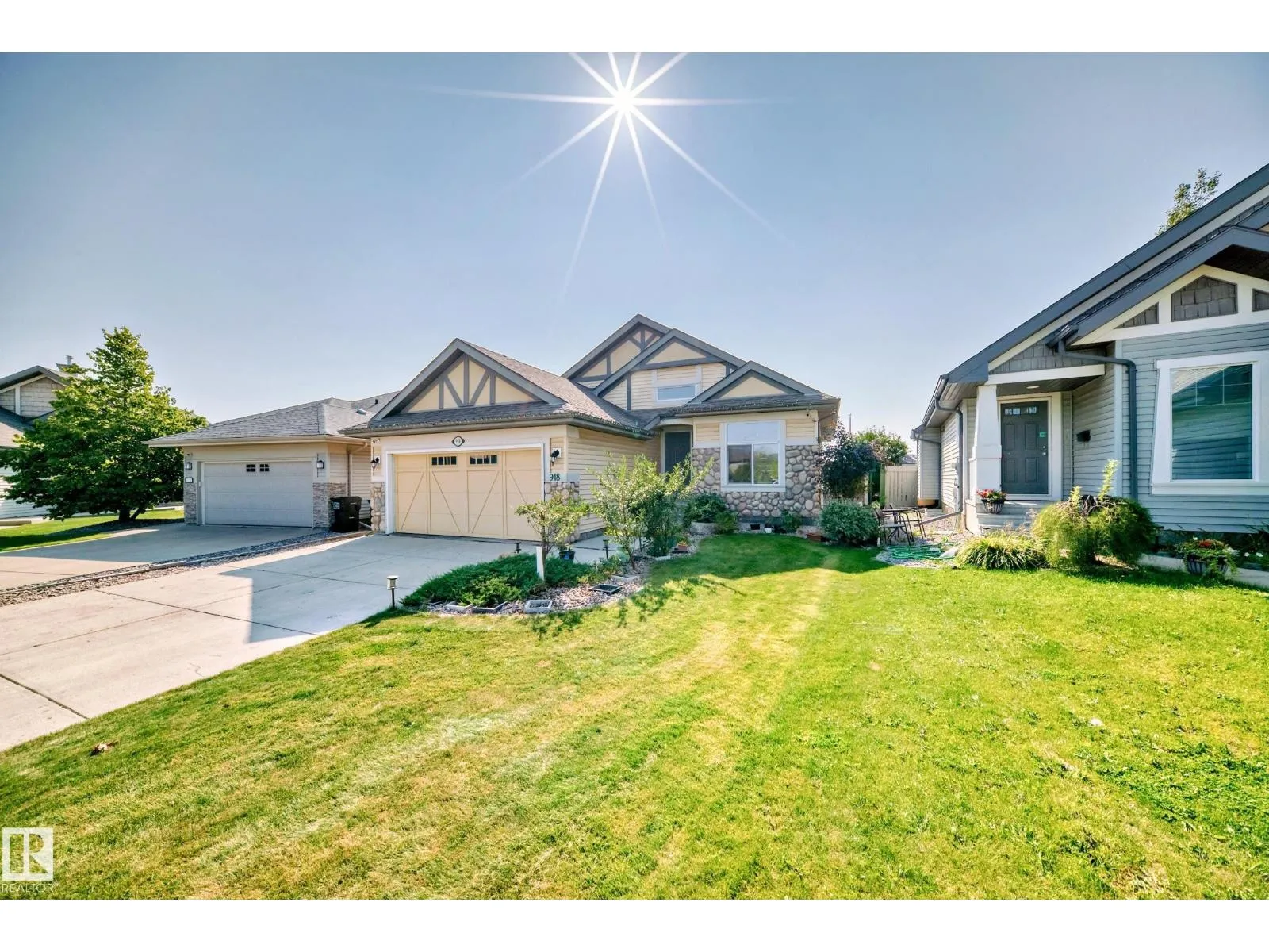 House for rent: 918 Chahley Cr Nw, Edmonton, Alberta T6M 0E2