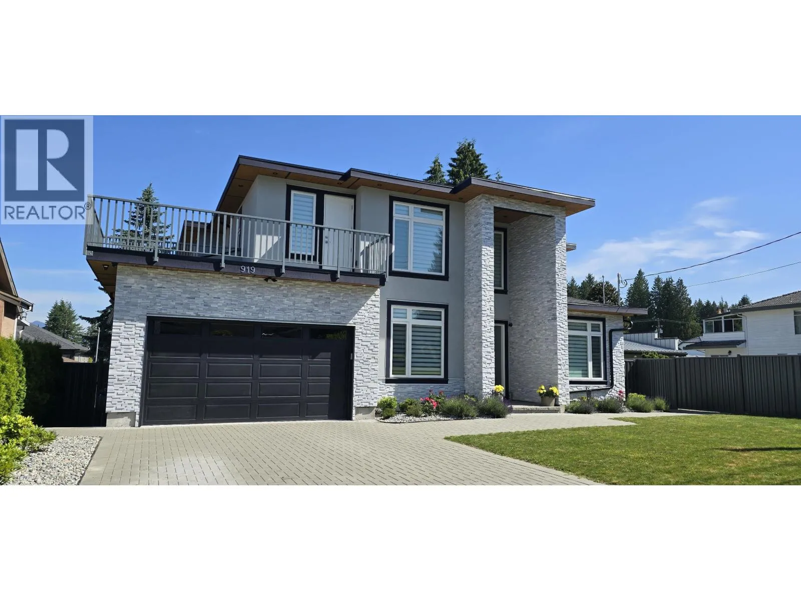 House for rent: 919 Runnymede Avenue, Coquitlam, British Columbia V3J 2V3