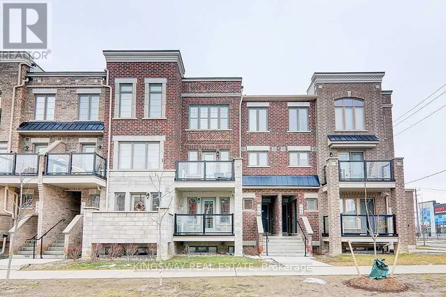 Row / Townhouse for rent: 92 - 100 Parrotta Drive, Toronto, Ontario M9M 0G1