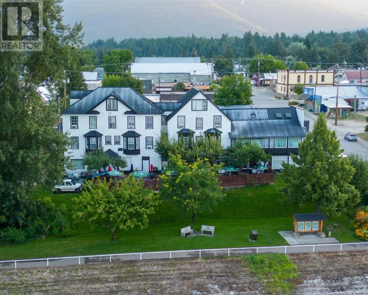 Other for rent: 92 4th Avenue, Nakusp, British Columbia V0G 1R1