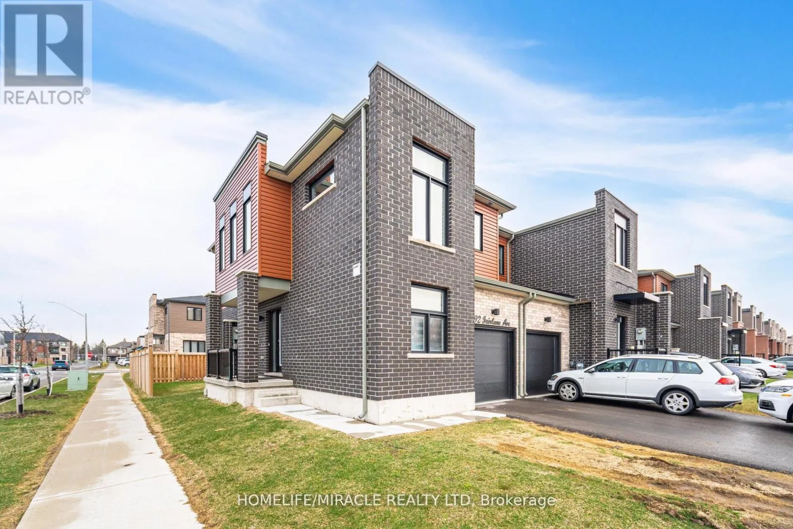 Row / Townhouse for rent: 92 Fairlane Avenue, Barrie, Ontario L9J 0M9