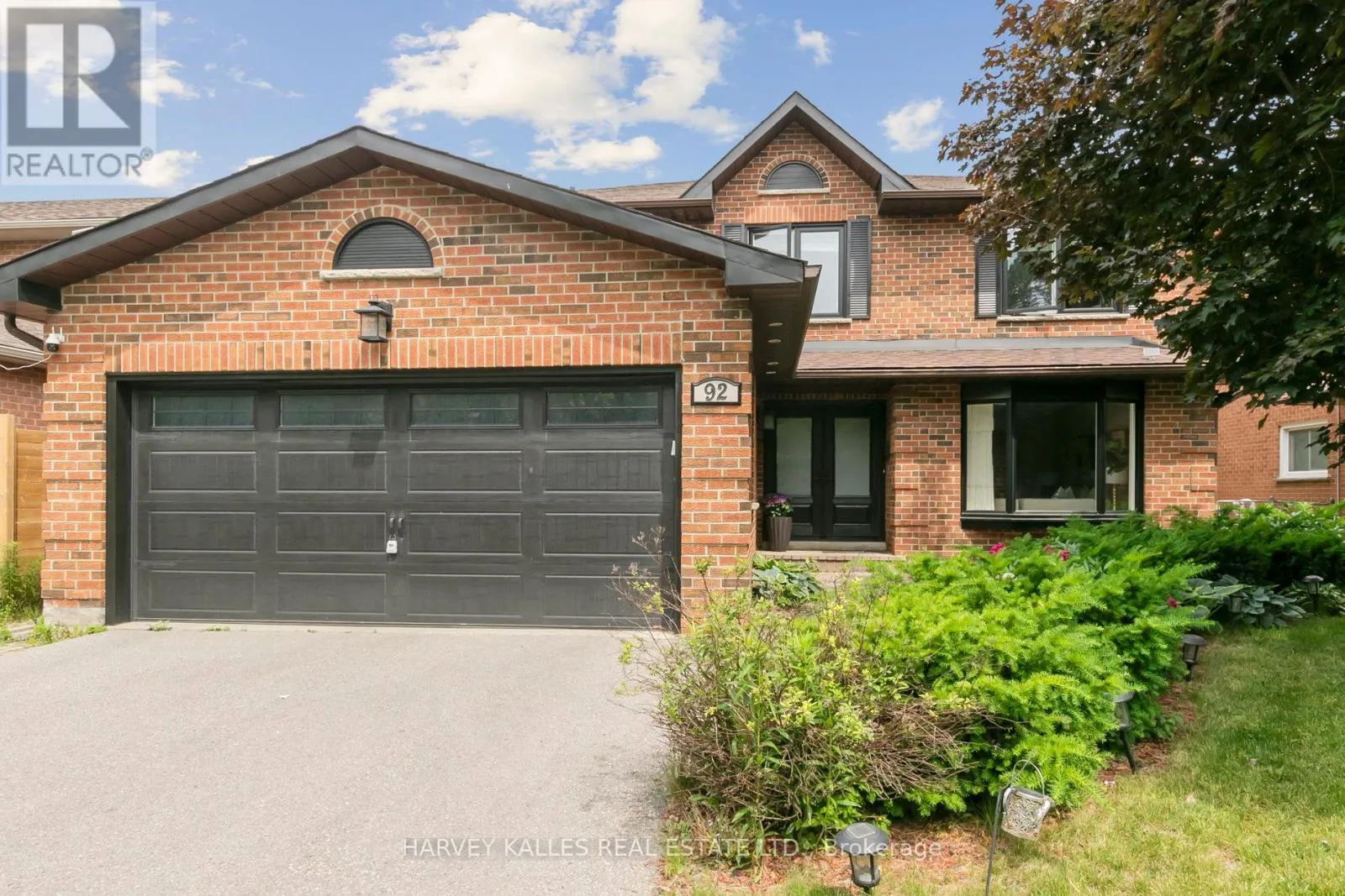House for rent: 92 Golf Links Drive, Aurora, Ontario L4G 3V3