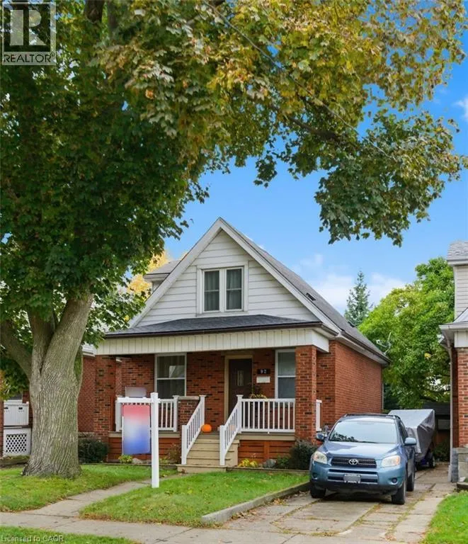 House for rent: 92 Huxley Avenue S, Hamilton, Ontario L8K 2P8