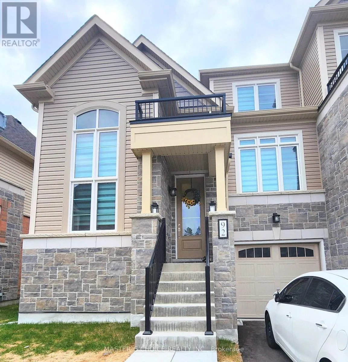 Row / Townhouse for rent: 92 Lyall Stokes Circle, East Gwillimbury, Ontario L0G 1M0
