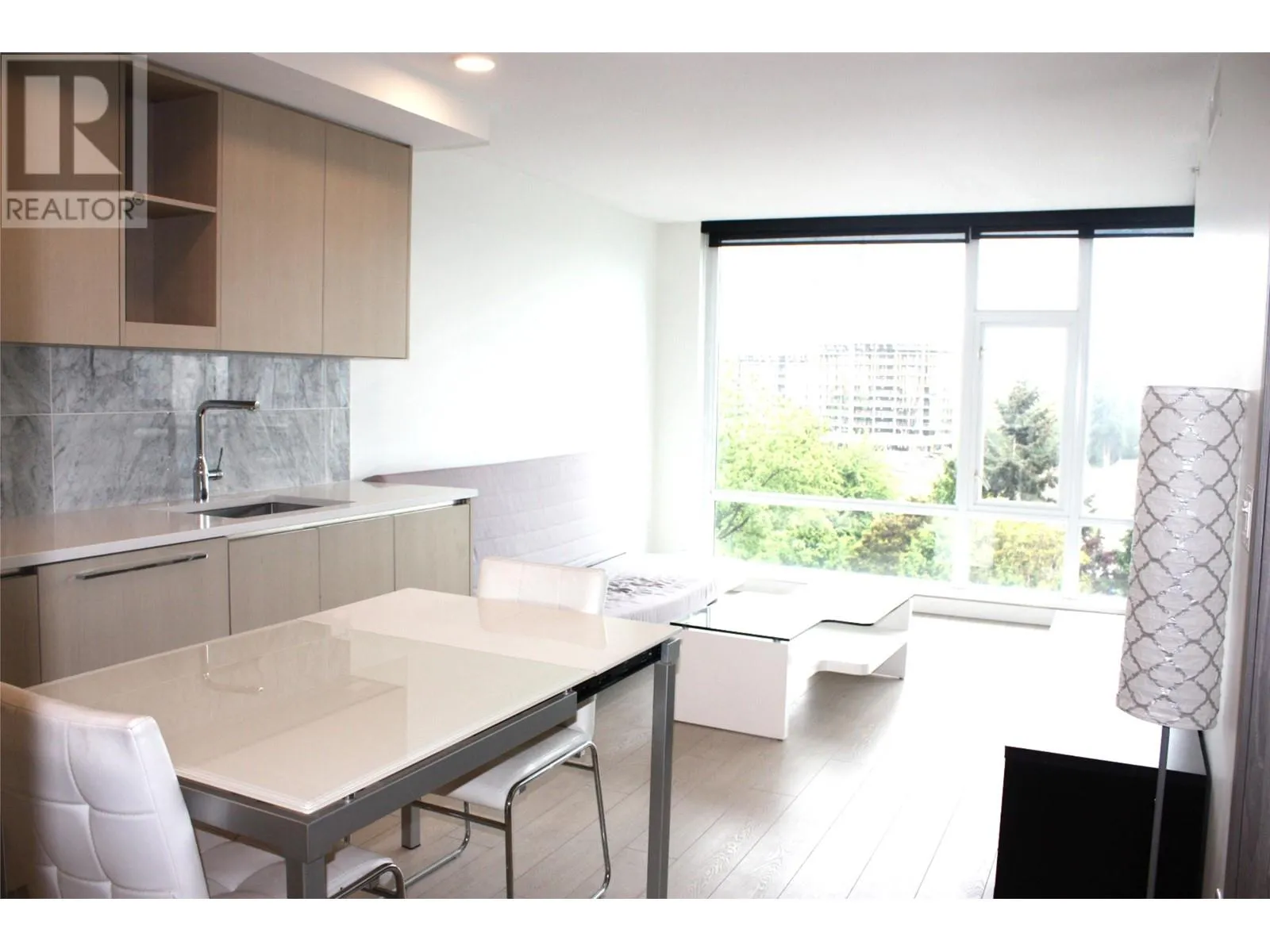 Apartment for rent: 920 8800 Hazelbridge Way, Richmond, British Columbia V6X 0S3