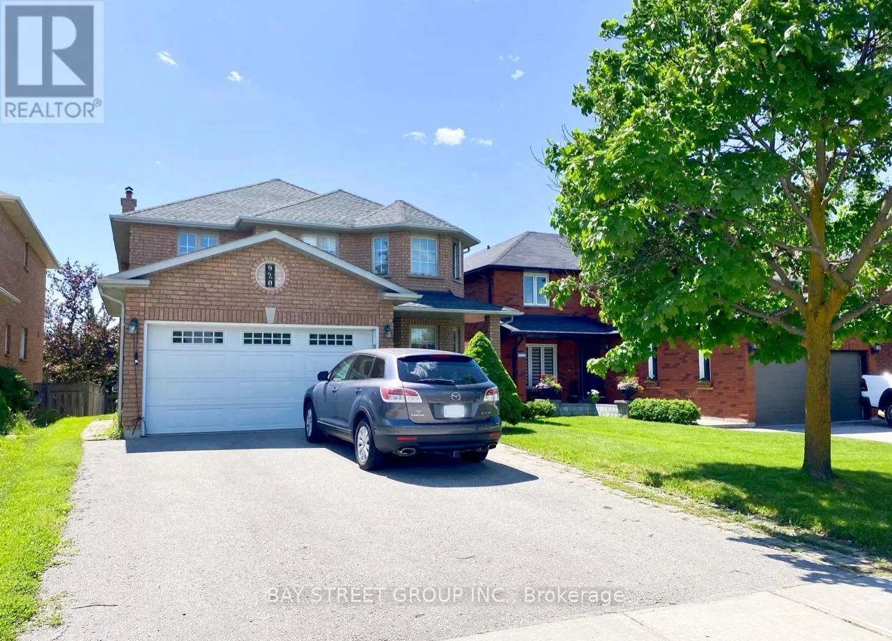 House for rent: 920 College Manor Drive, Newmarket, Ontario L3Y 8G9