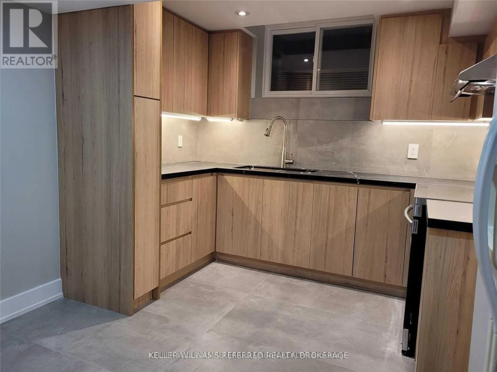 House for rent: 920 Stonehaven Avenue, Newmarket, Ontario L3X 1K7