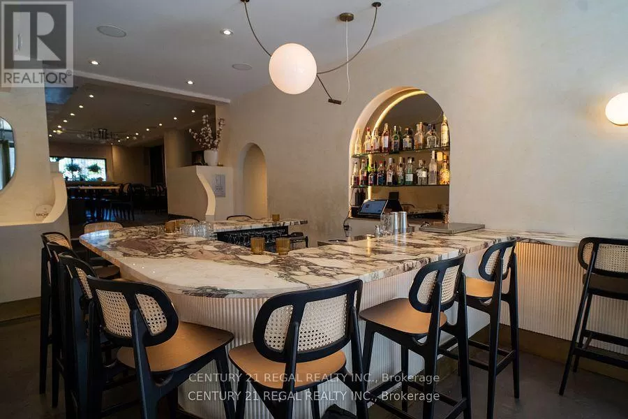 920-922 Queen Street W, Toronto, Ontario M6J 1G6