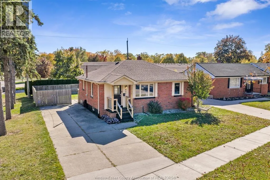 House for rent: 921 Grand Marais Road West, Windsor, Ontario N9E 1C2