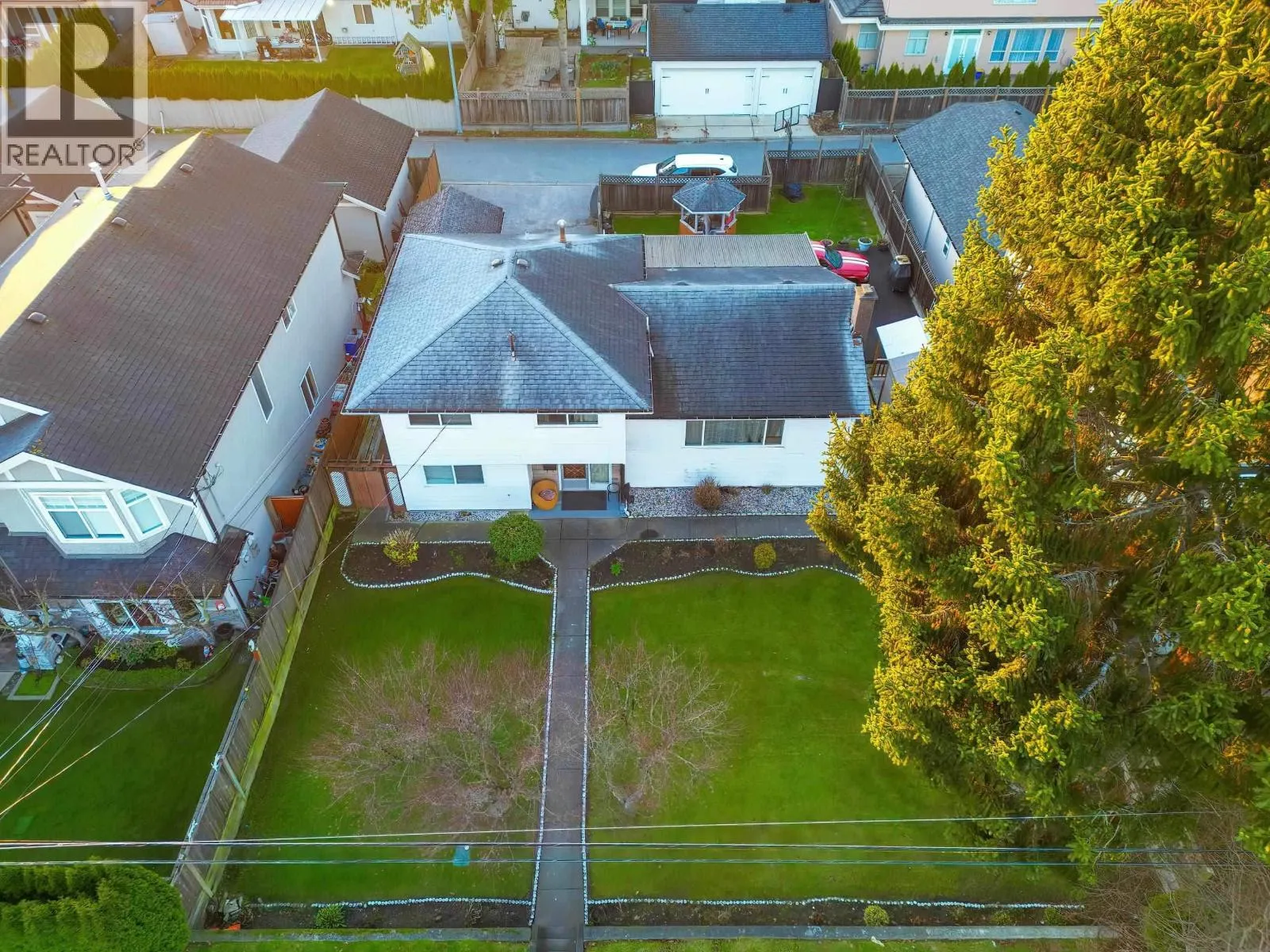 House for rent: 9211 No. 1 Road, Richmond, British Columbia V7E 1R6