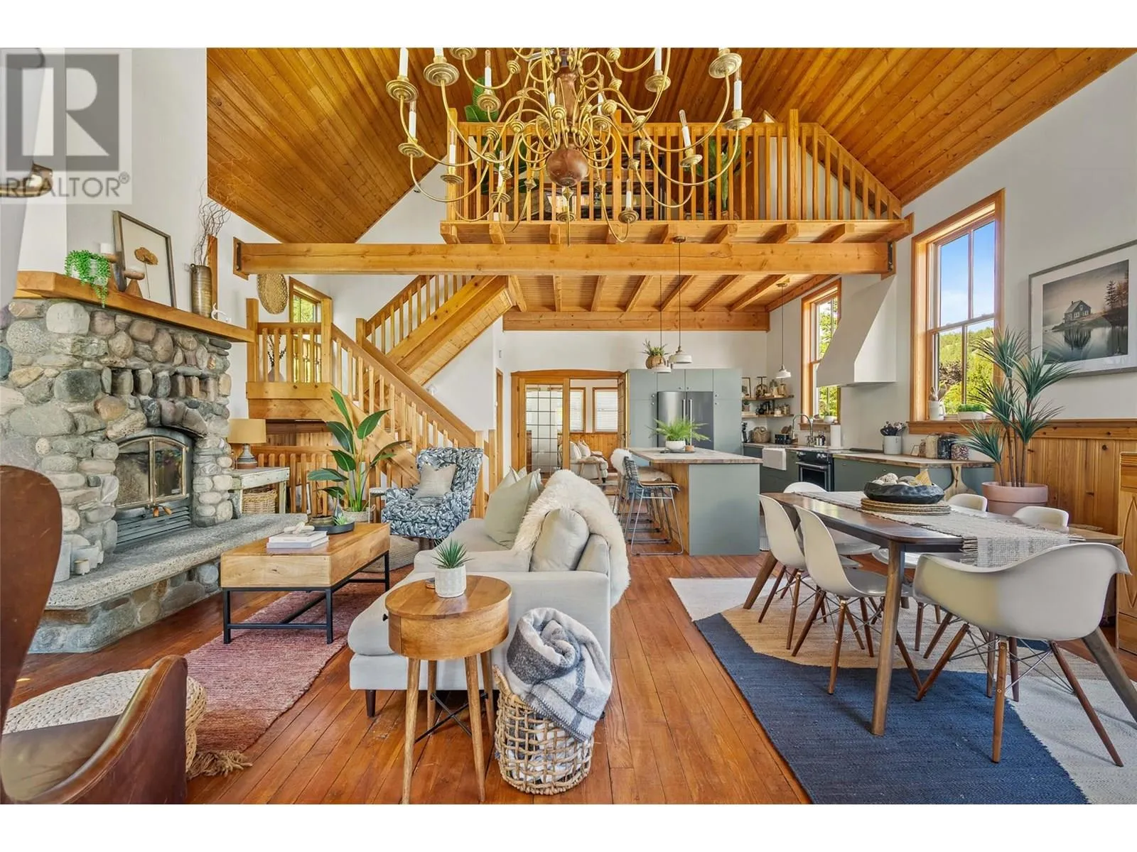 House for rent: 9211 West Avenue, Invermere, British Columbia V0A 1K5