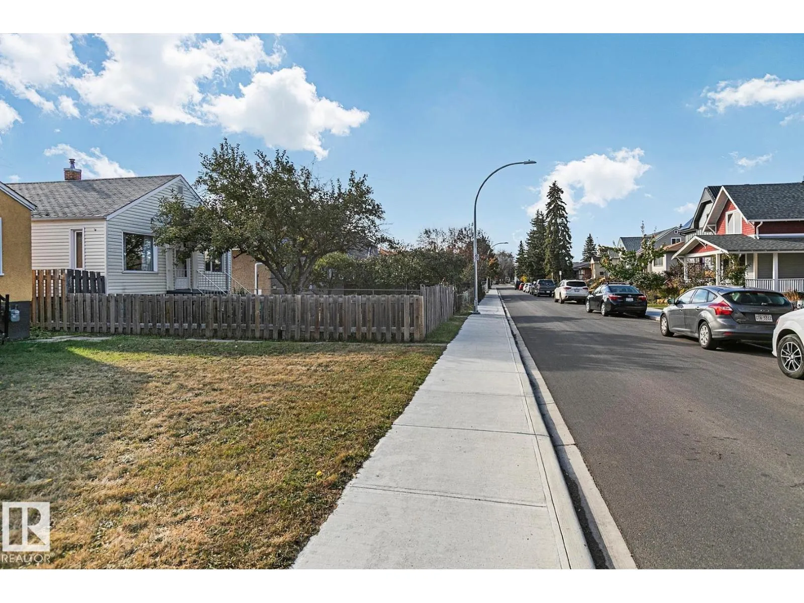 House for rent: 9221 110 Av Nw, Edmonton, Alberta T5H 1H2