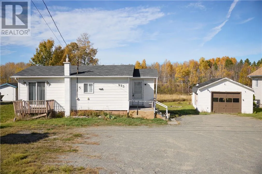 House for rent: 923 Highway 17 E, Wahnapitae, Ontario P0M 1H0
