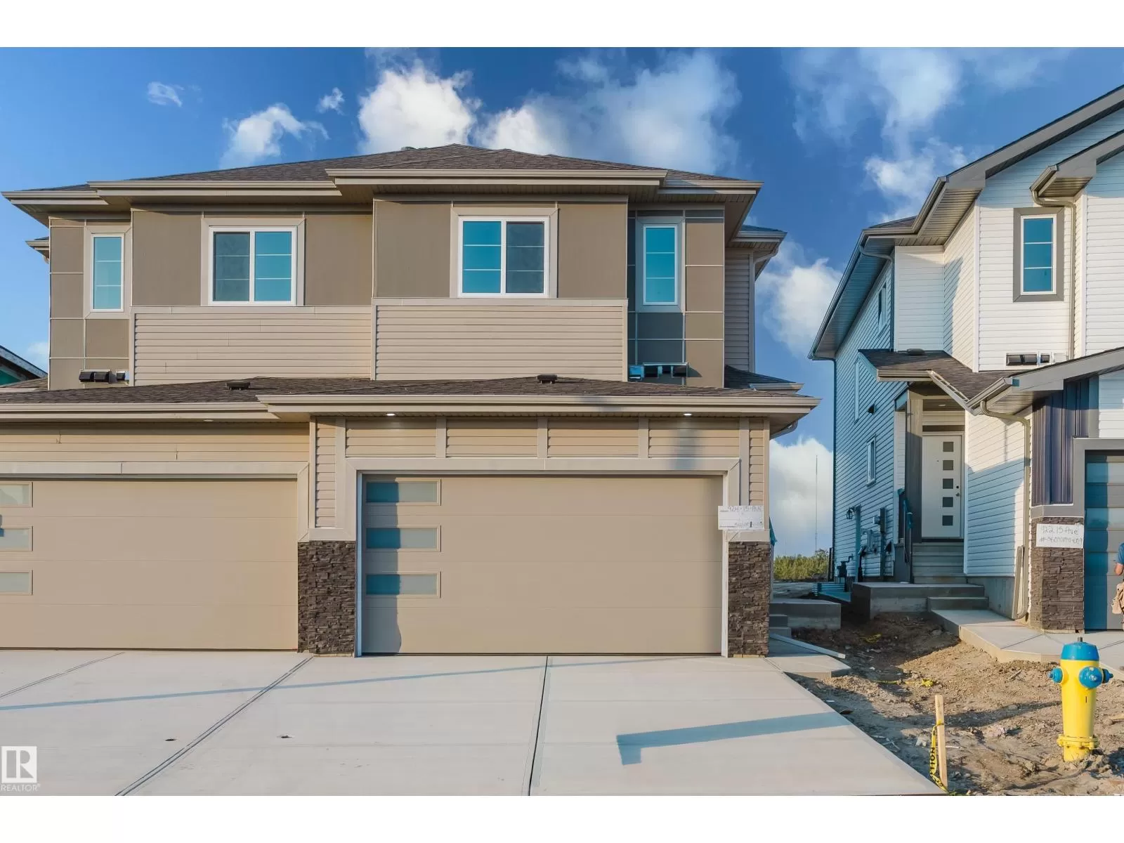 Duplex for rent: 924 15 Av Nw, Edmonton, Alberta T6T 2W9