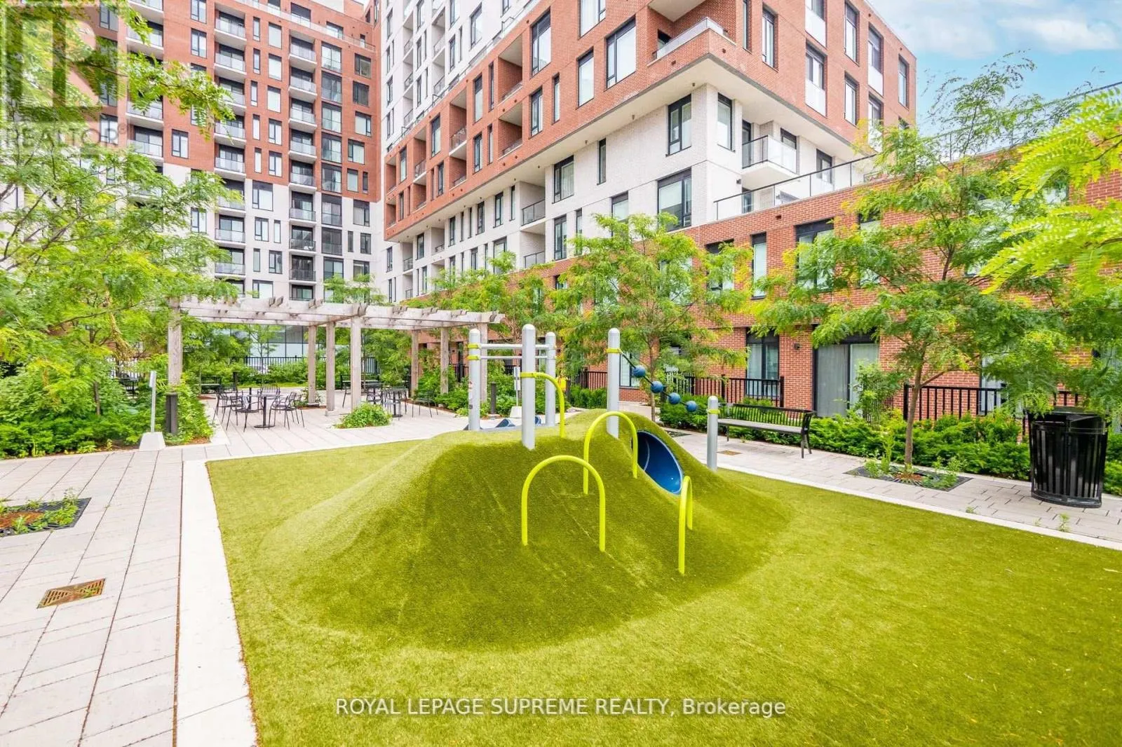 Apartment for rent: 925 - 3100 Keele Street, Toronto, Ontario M3M 0E1