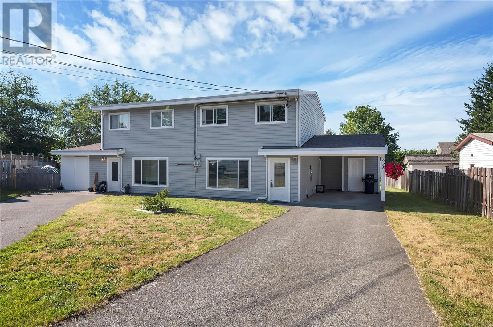 Duplex for rent: 925 Watson Cres, Campbell River, British Columbia V9W 5N4