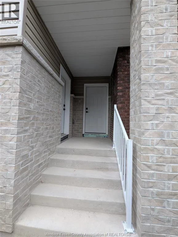 Apartment for rent: 926-928 Giles Boulevard Unit# 5, Windsor, Ontario N9A 4G1