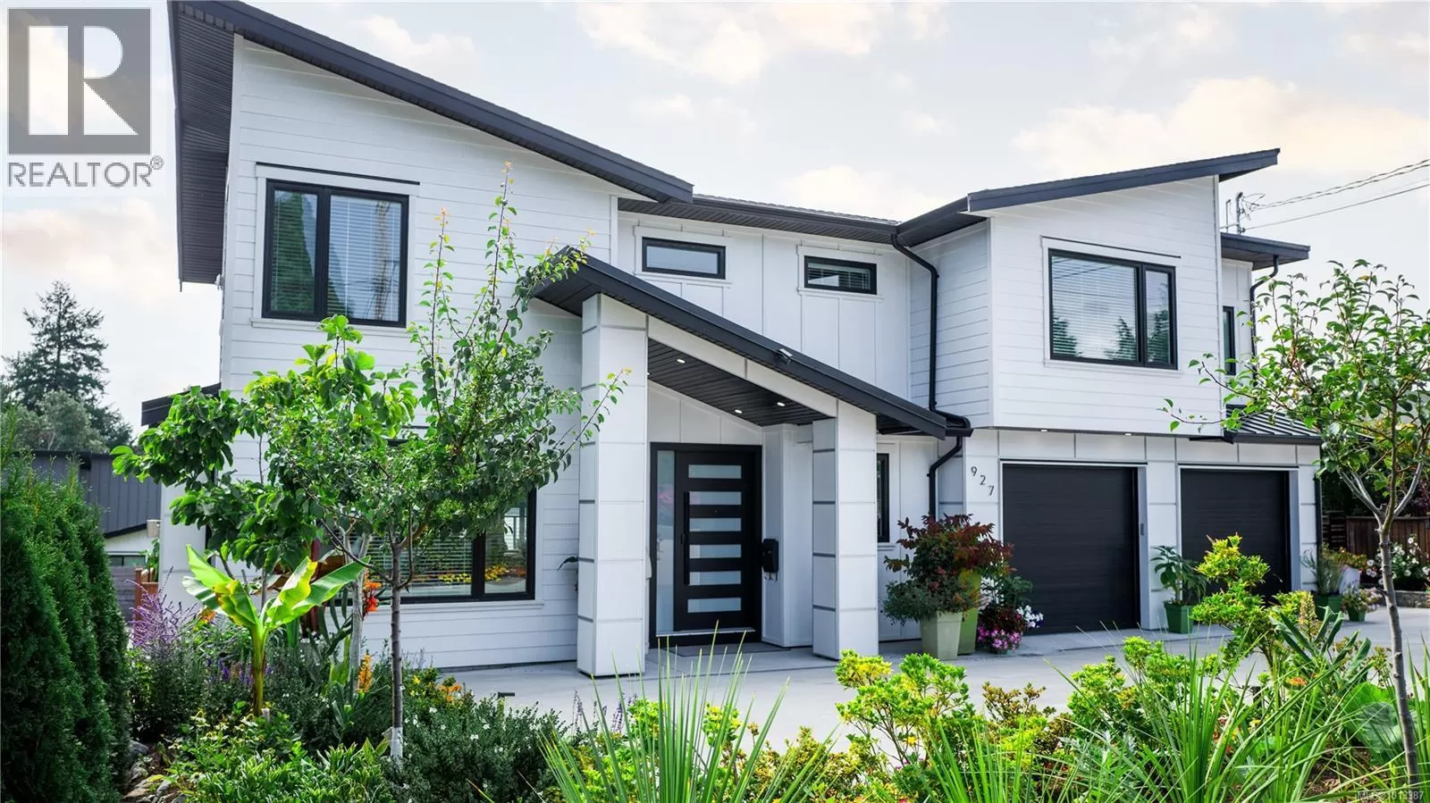 House for rent: 927 Beckwith Ave, Saanich, British Columbia V8X 3S2