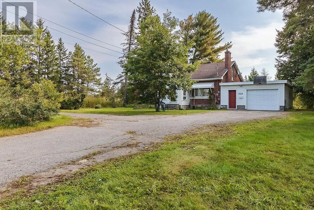 928 Great Northern Rd, Sault Ste. Marie, Ontario P6B 5A3