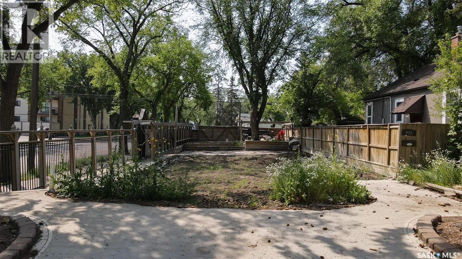 Unknown for rent: 928 Main Street, Saskatoon, Saskatchewan S7H 0K5