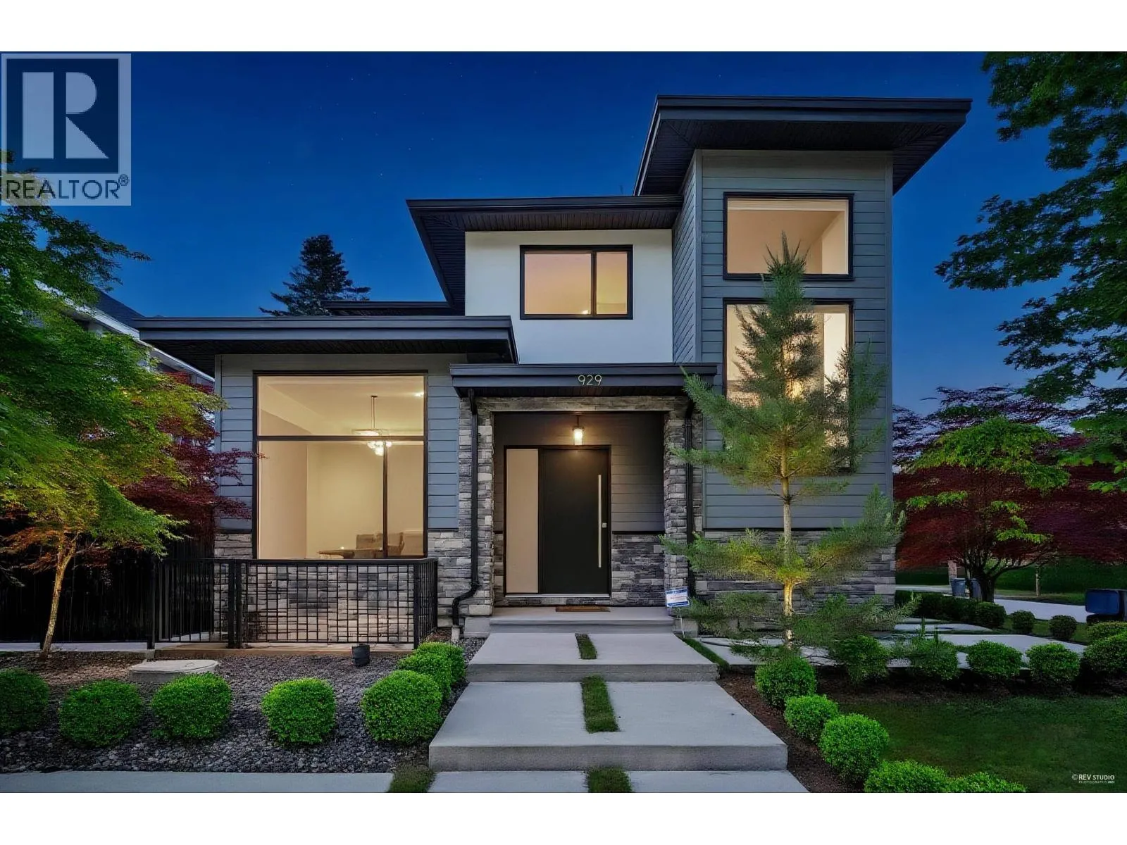 House for rent: 929 Fourth Street, New Westminster, British Columbia V3L 2X1