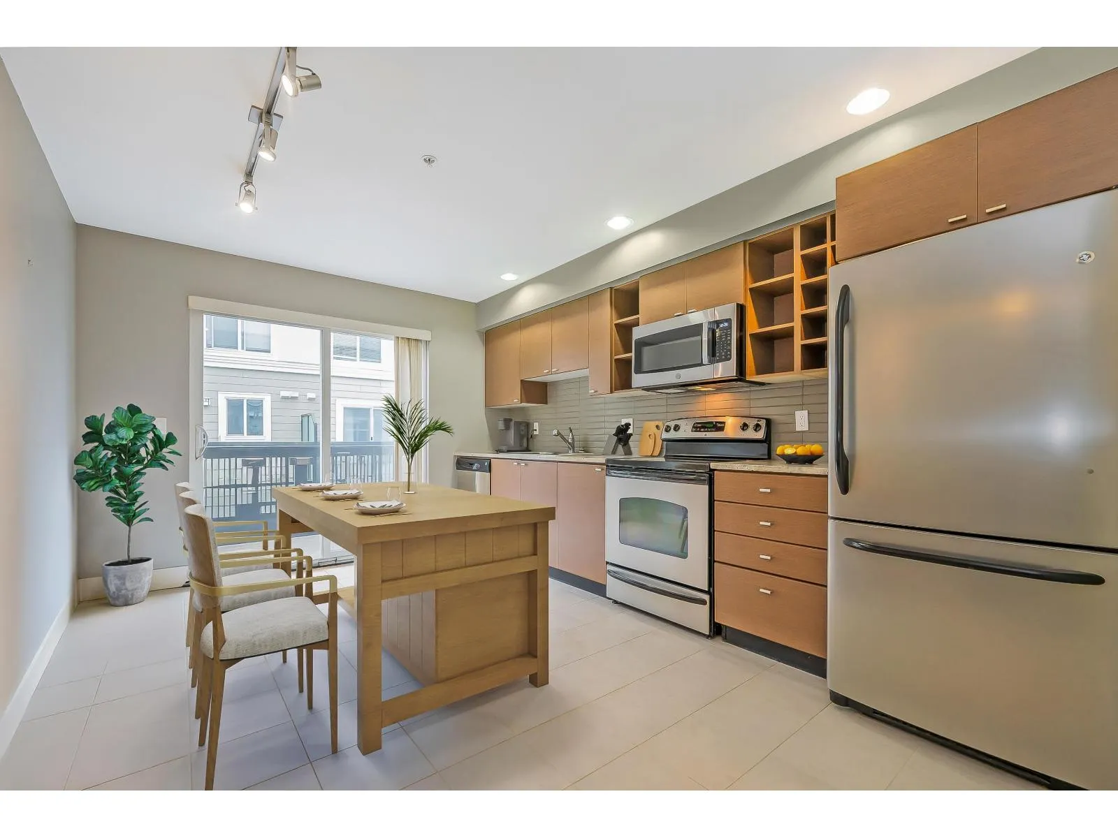 Row / Townhouse for rent: 93 15833 26 Avenue, Surrey, British Columbia V3Z 2X5