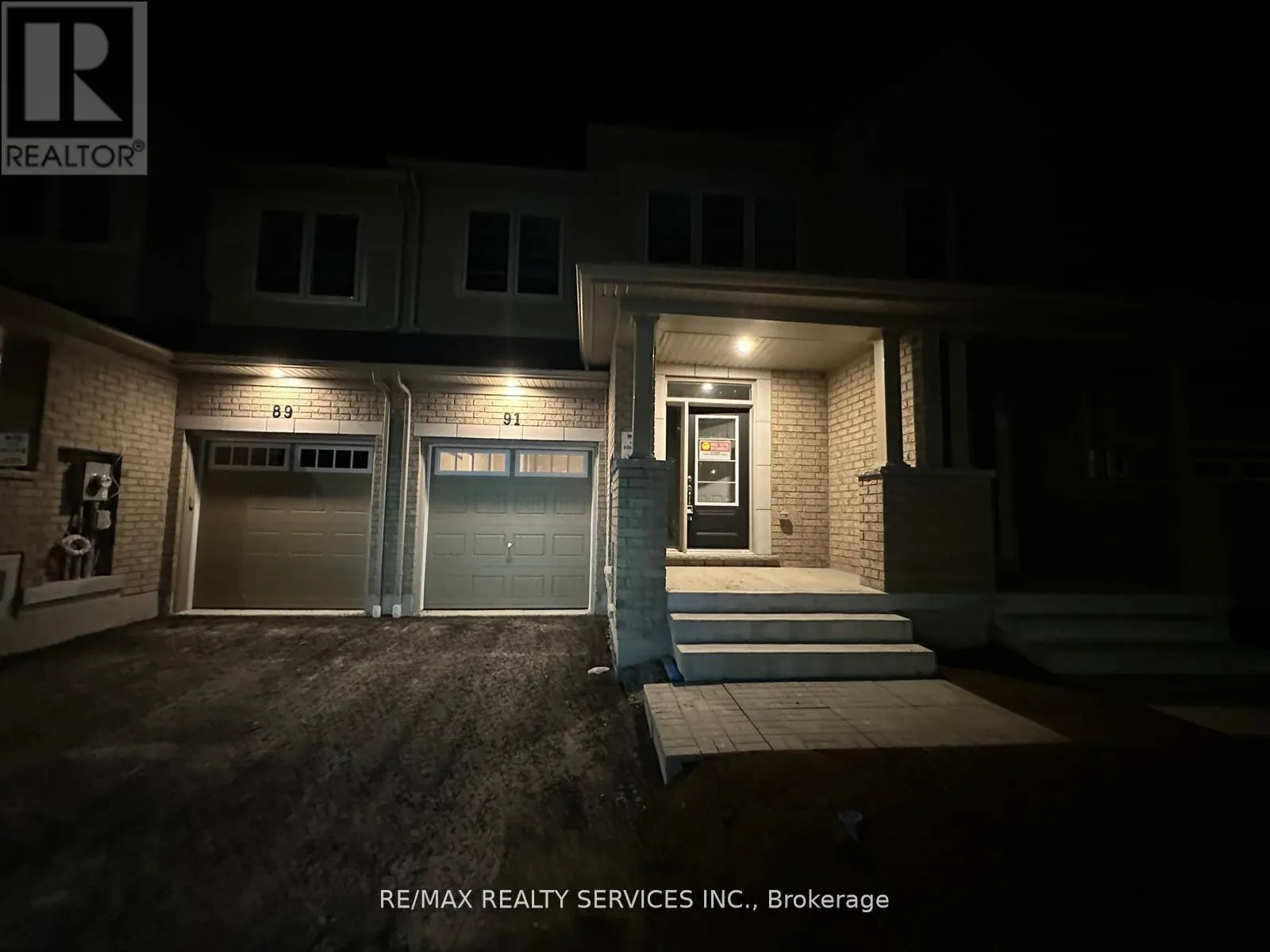 Row / Townhouse for rent: 93 Air Dancer Crescent, Oshawa, Ontario L1L 0V3