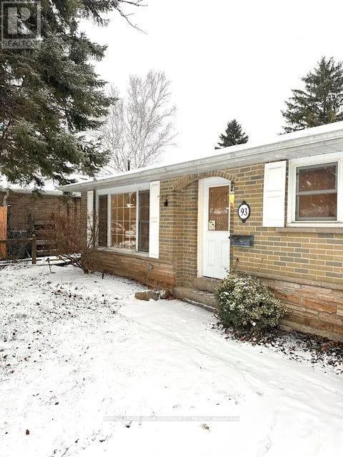 House for rent: 93 Hill Drive, Aurora, Ontario L4G 3A9