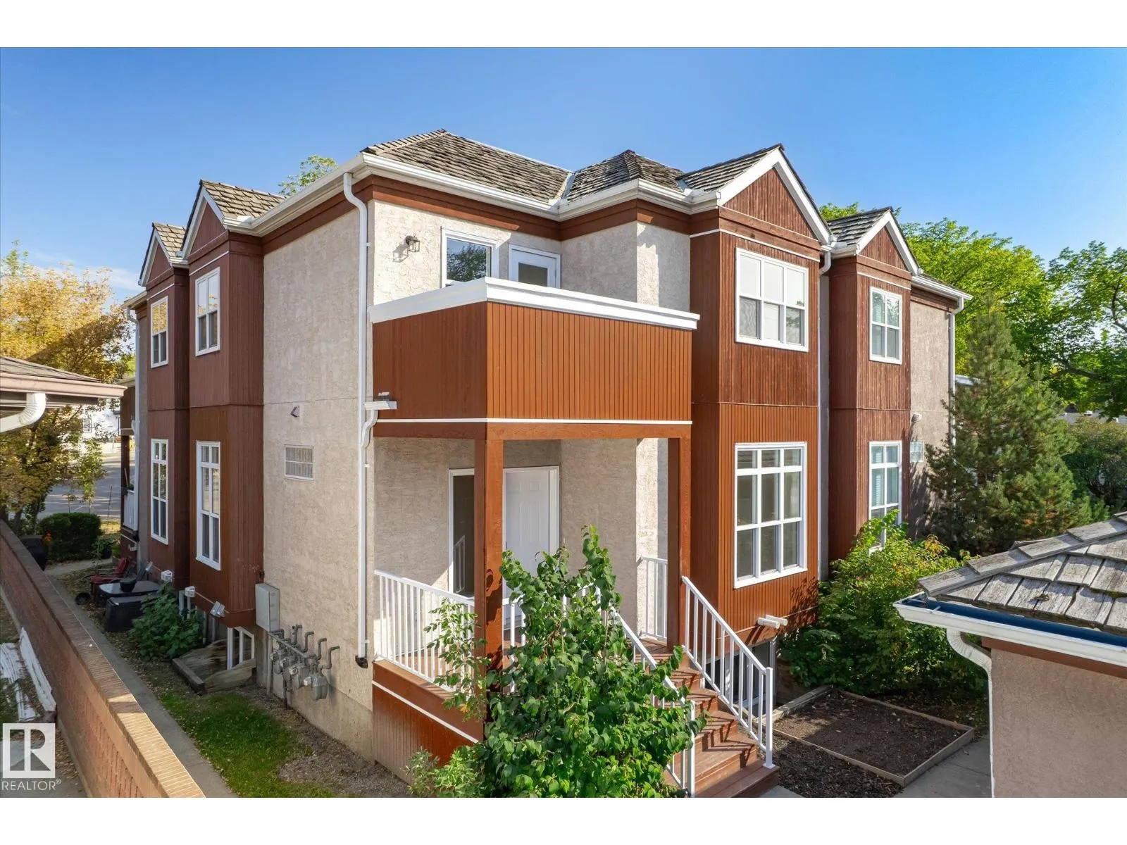 Row / Townhouse for rent: 9306 91 St Nw, Edmonton, Alberta T6C 3N9