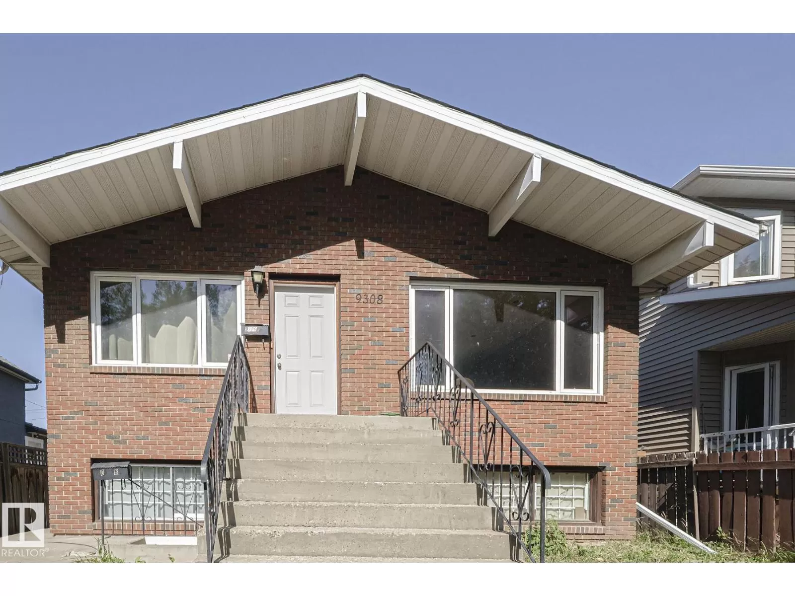 Duplex for rent: 9308a & 9308b 109a Av Nw, Edmonton, Alberta T5H 1E8