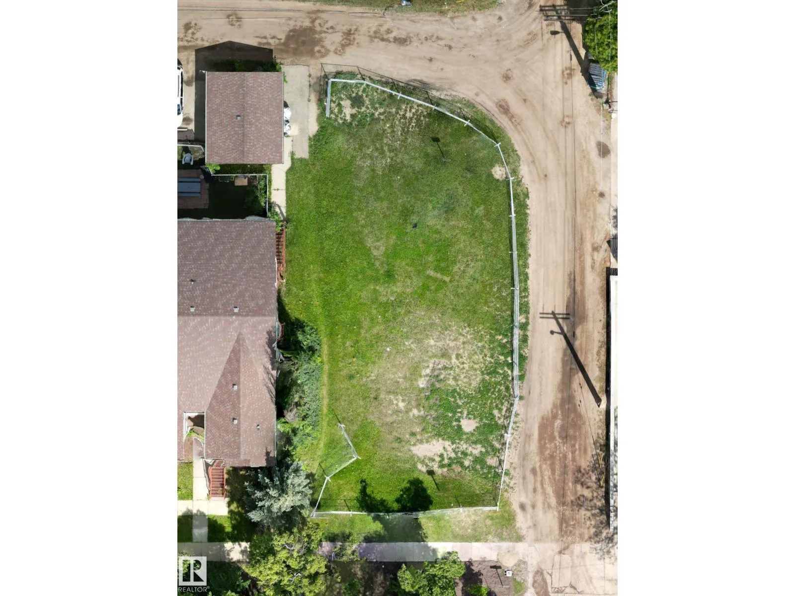 No Building for rent: 9318 104 Av Nw, Edmonton, Alberta T5H 4G7