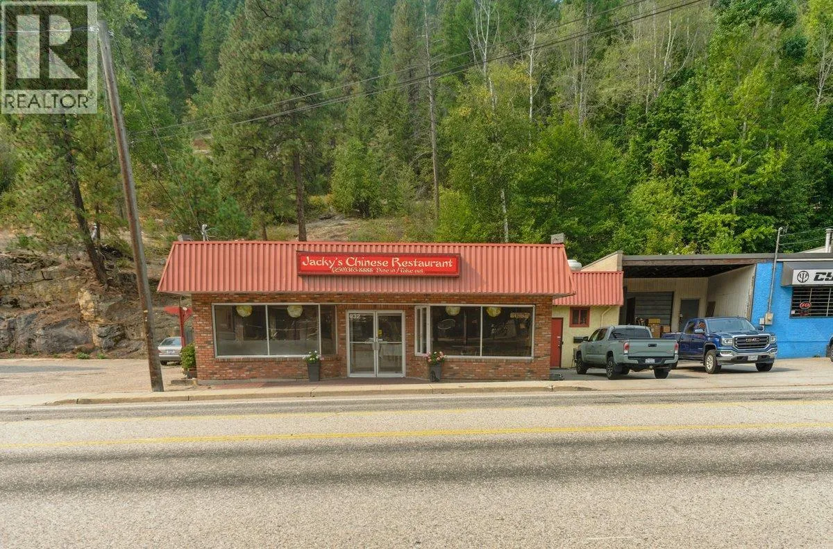 Other for rent: 932/938 Columbia Avenue, Castlegar, British Columbia V1N 1H2