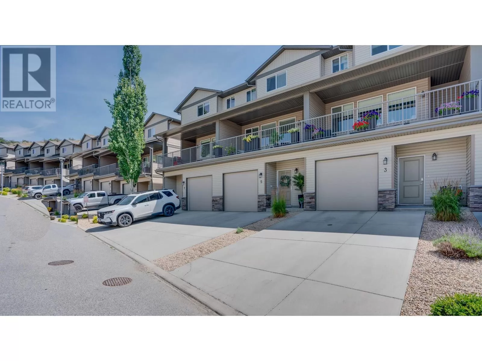 Row / Townhouse for rent: 933 Mt Robson Place Unit# 3, Vernon, British Columbia V1B 4G4