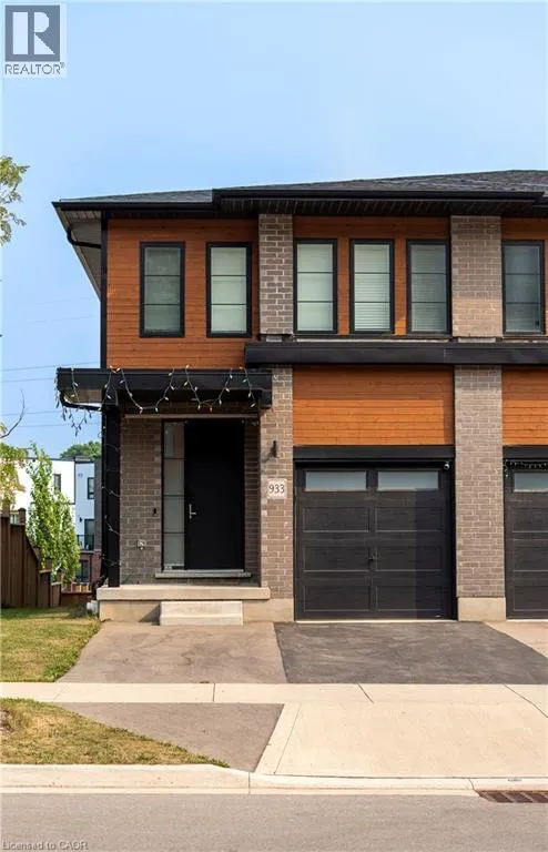 Row / Townhouse for rent: 933 Robert Ferrie Drive, Kitchener, Ontario N2P 0P9