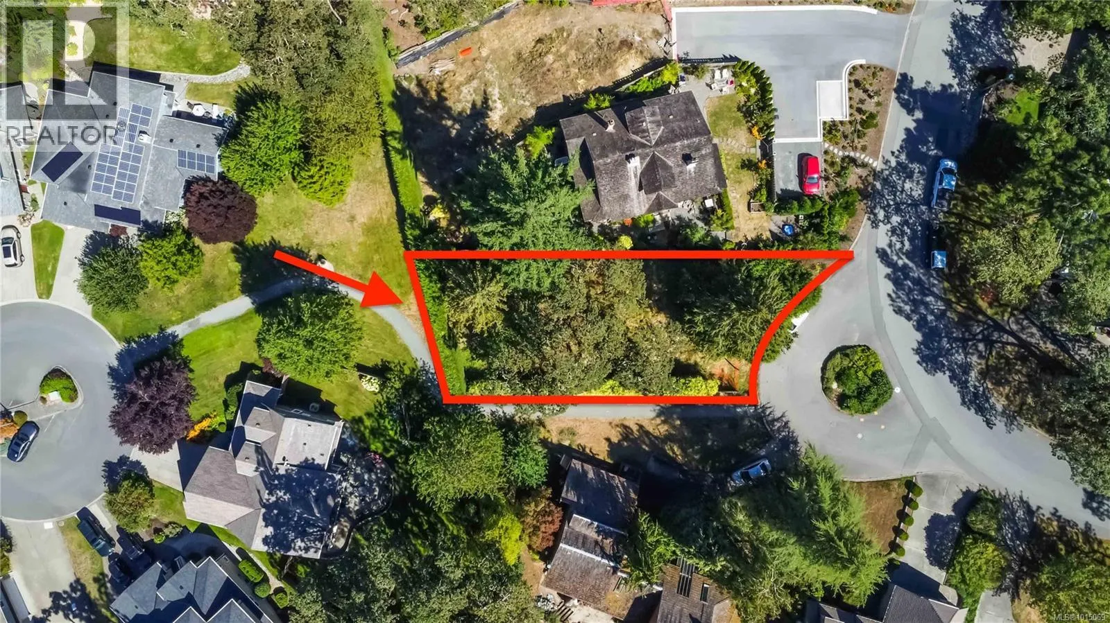 933 Woodhall Dr, Saanich, British Columbia V8X 3L7