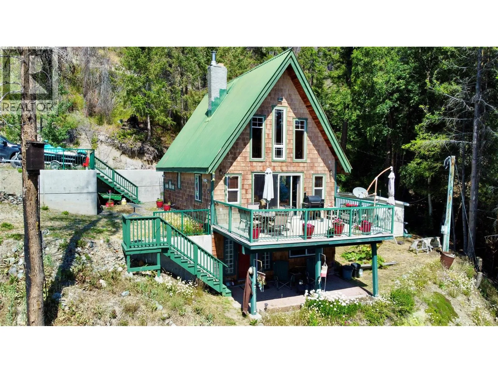 House for rent: 9348 Gun Lake Road W, Gold Bridge, British Columbia V0K 1P0