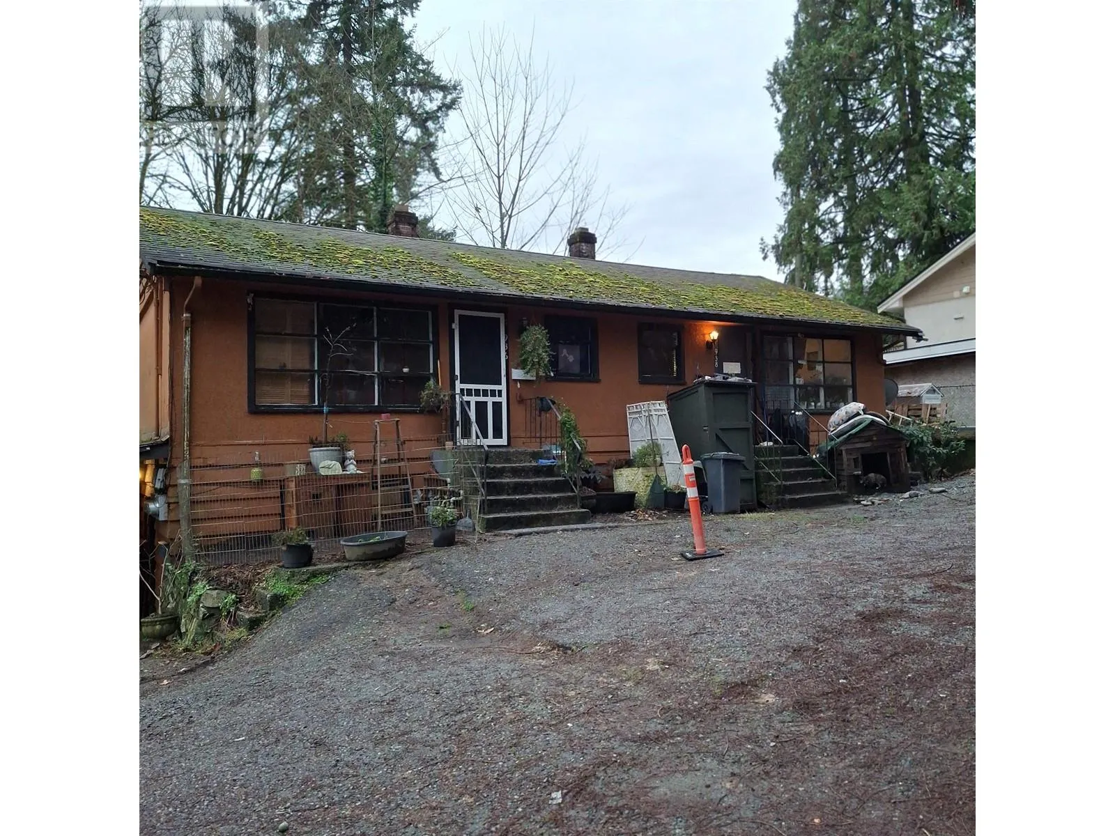 House for rent: 934-938 Clarke Road, Port Moody, British Columbia V3H 1M2