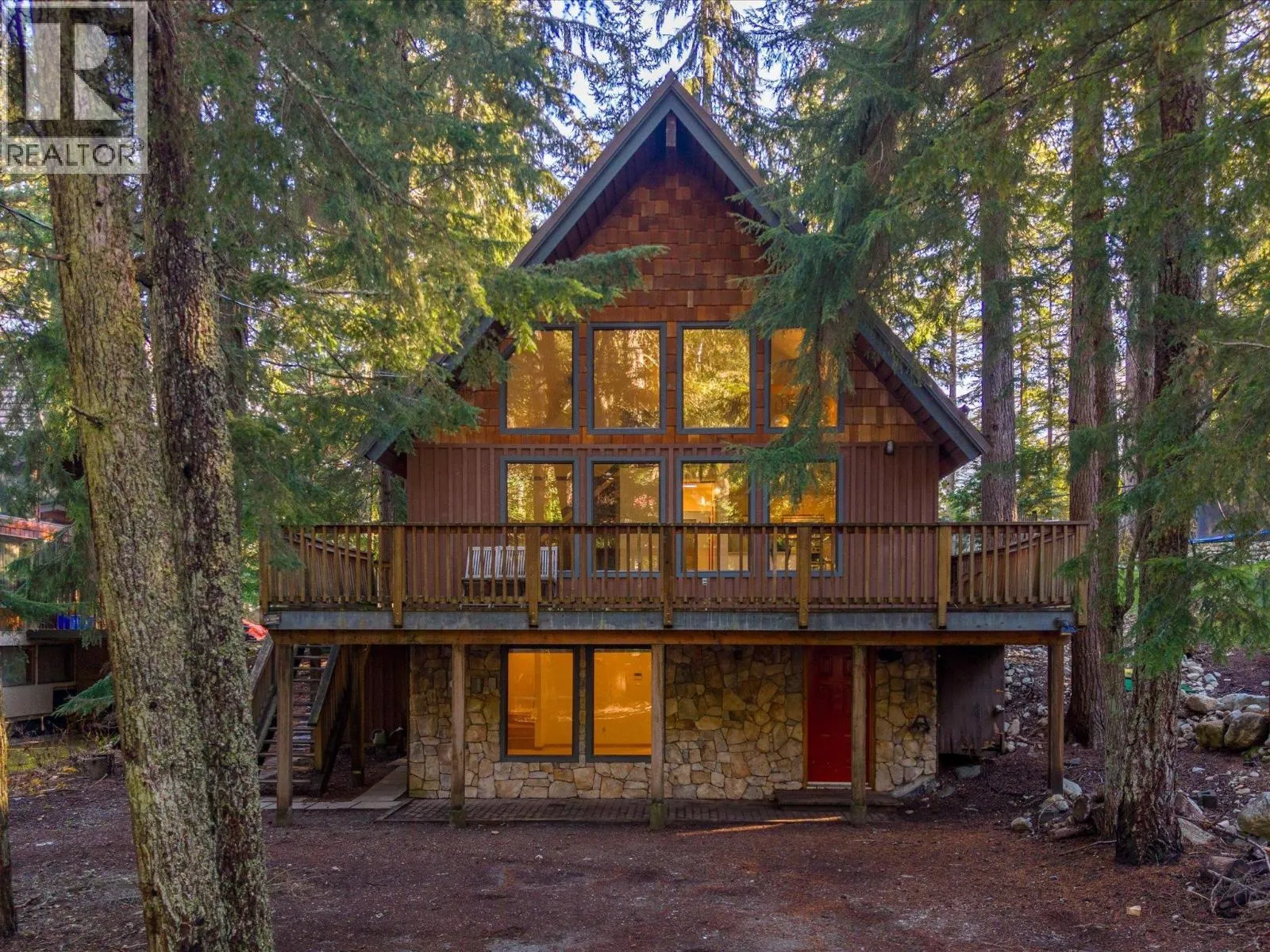 House for rent: 9356 Emerald Drive, Whistler, British Columbia V8E 0G5