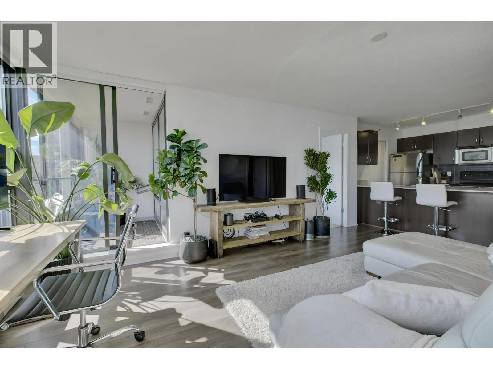 Apartment for rent: 938 Smithe Street, Vancouver, British Columbia V6Z 3H8