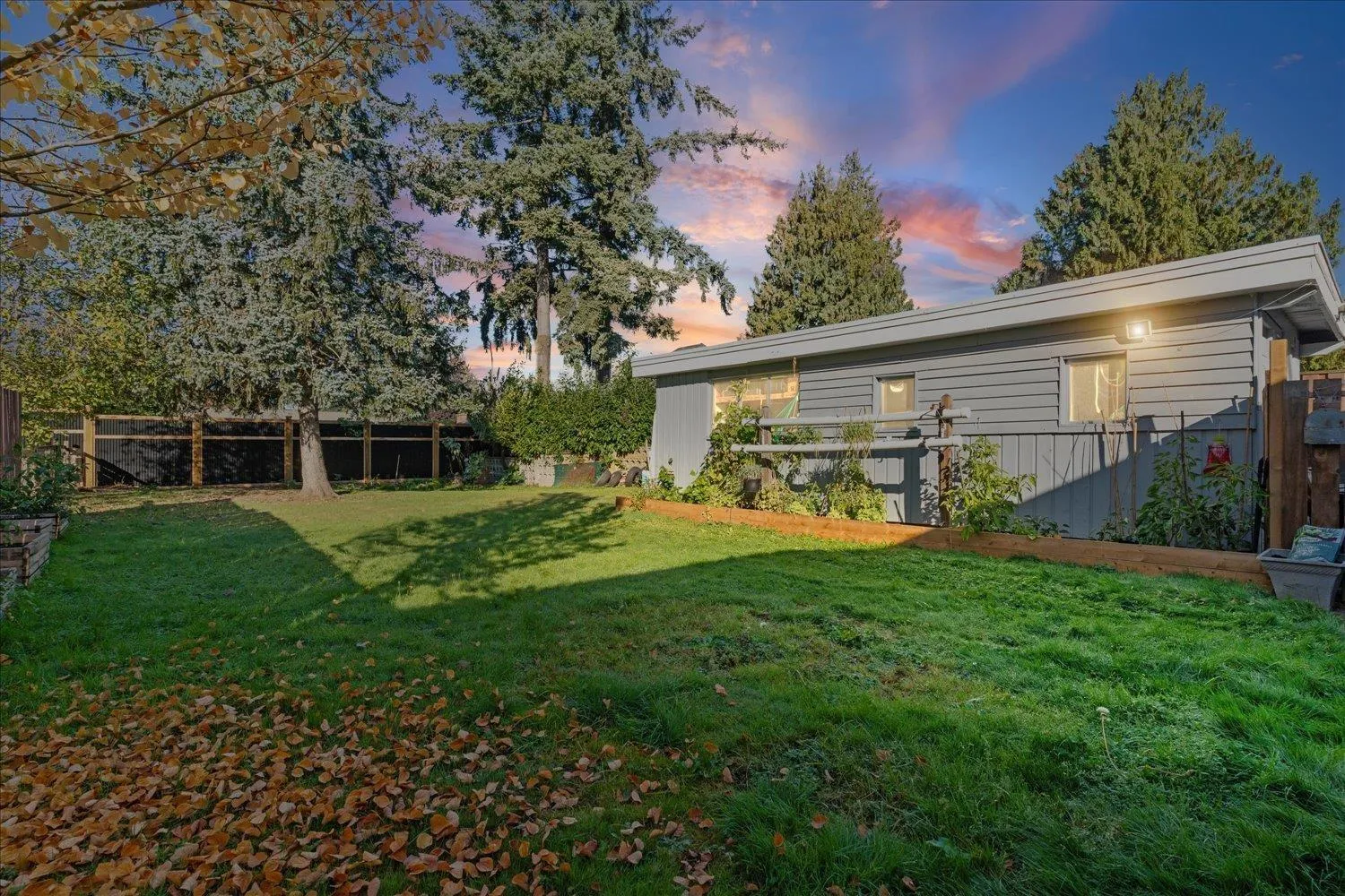 Duplex for rent: 9395 Carleton Street|chilliwack Proper East, Chilliwack, British Columbia V2P 6E1