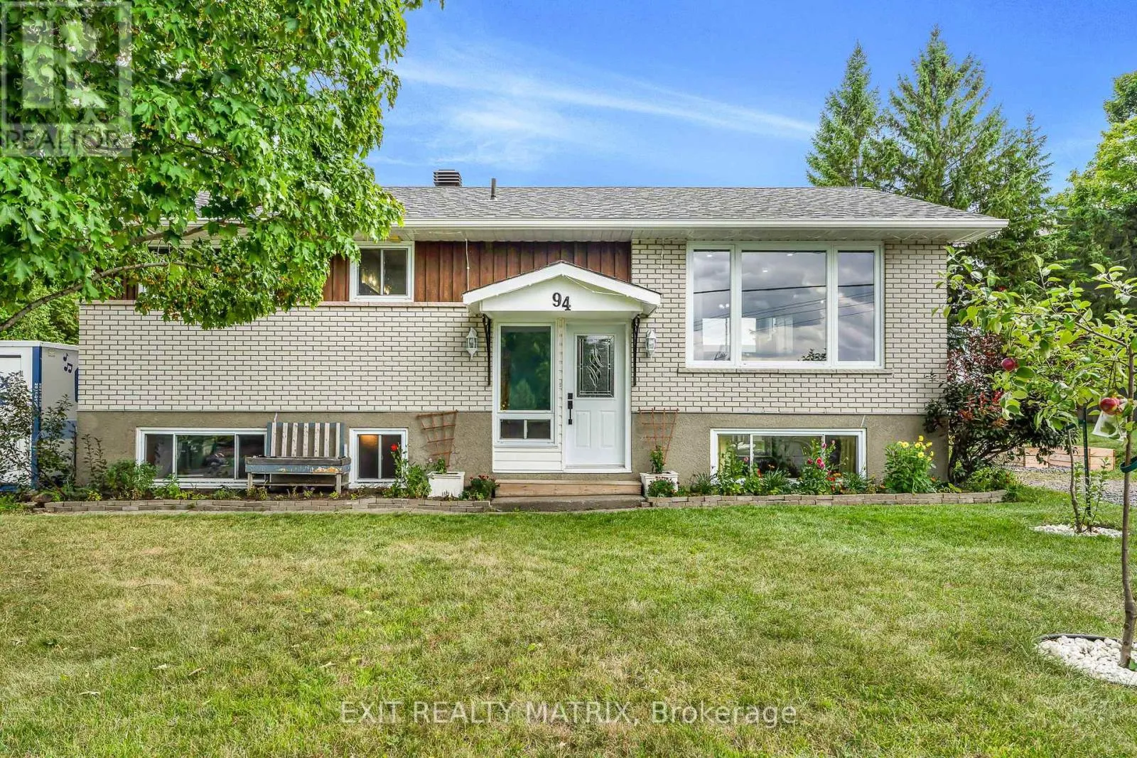 House for rent: 94 Peel Street E, North Glengarry, Ontario K0C 1A0