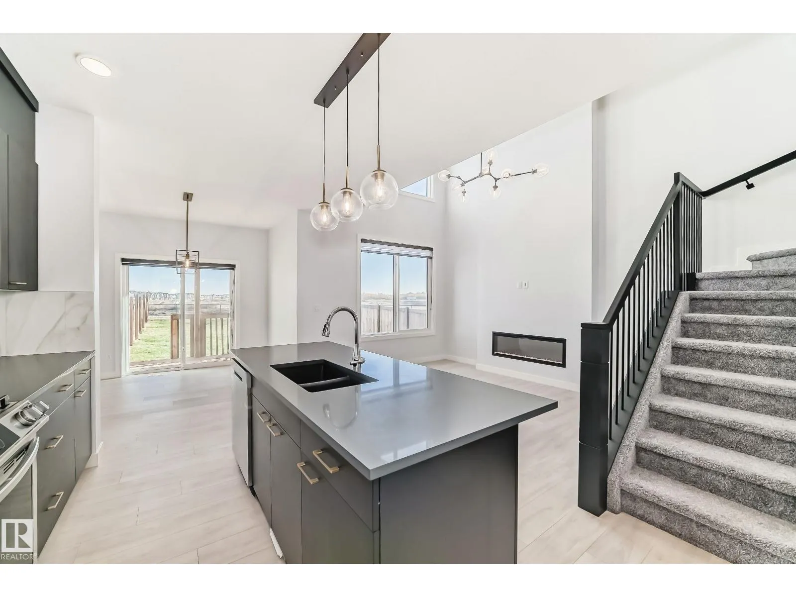 House for rent: 9411 Pear Cr Sw, Edmonton, Alberta T6X 2Z4