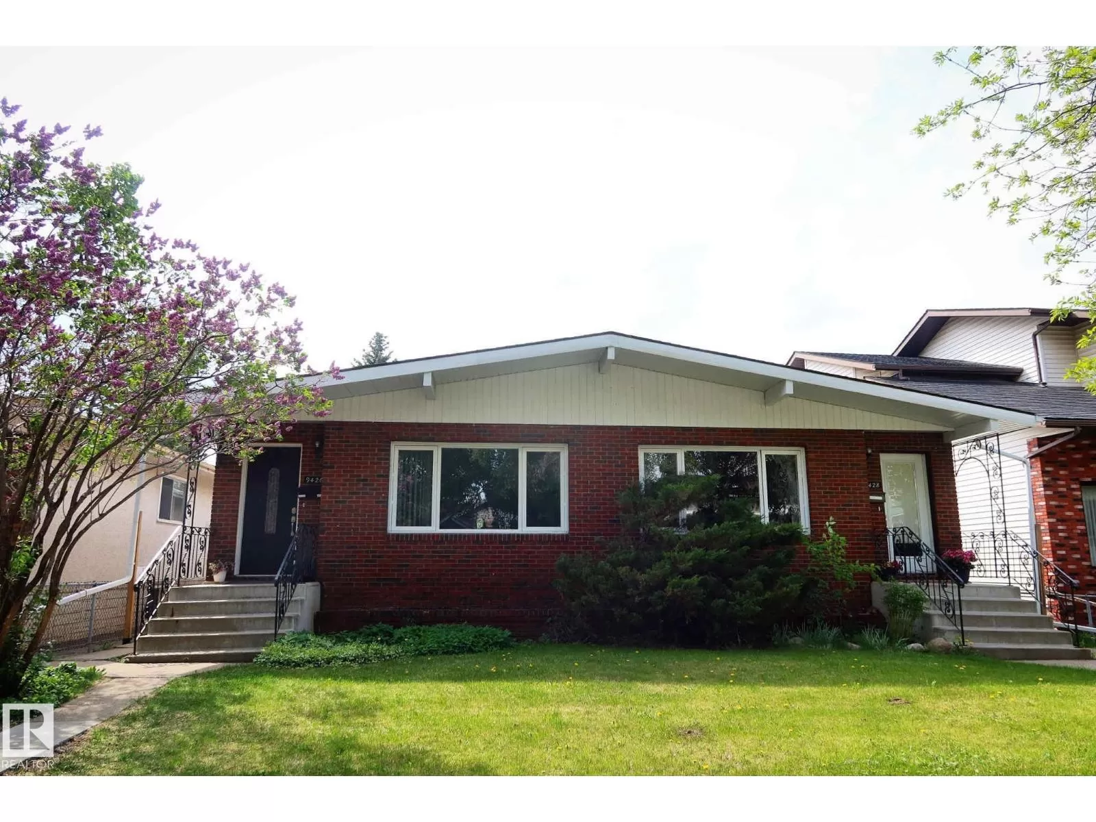 Duplex for rent: 9426/9428 96a St Nw, Edmonton, Alberta T6C 3Z7