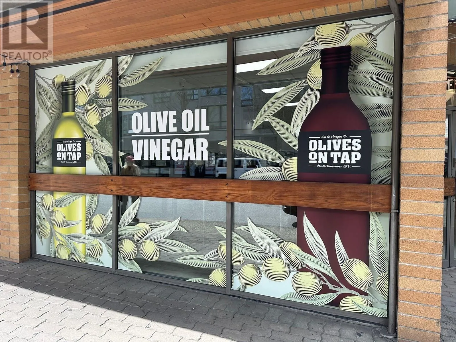 942a W 16th Street, North Vancouver, British Columbia V7P 1R7