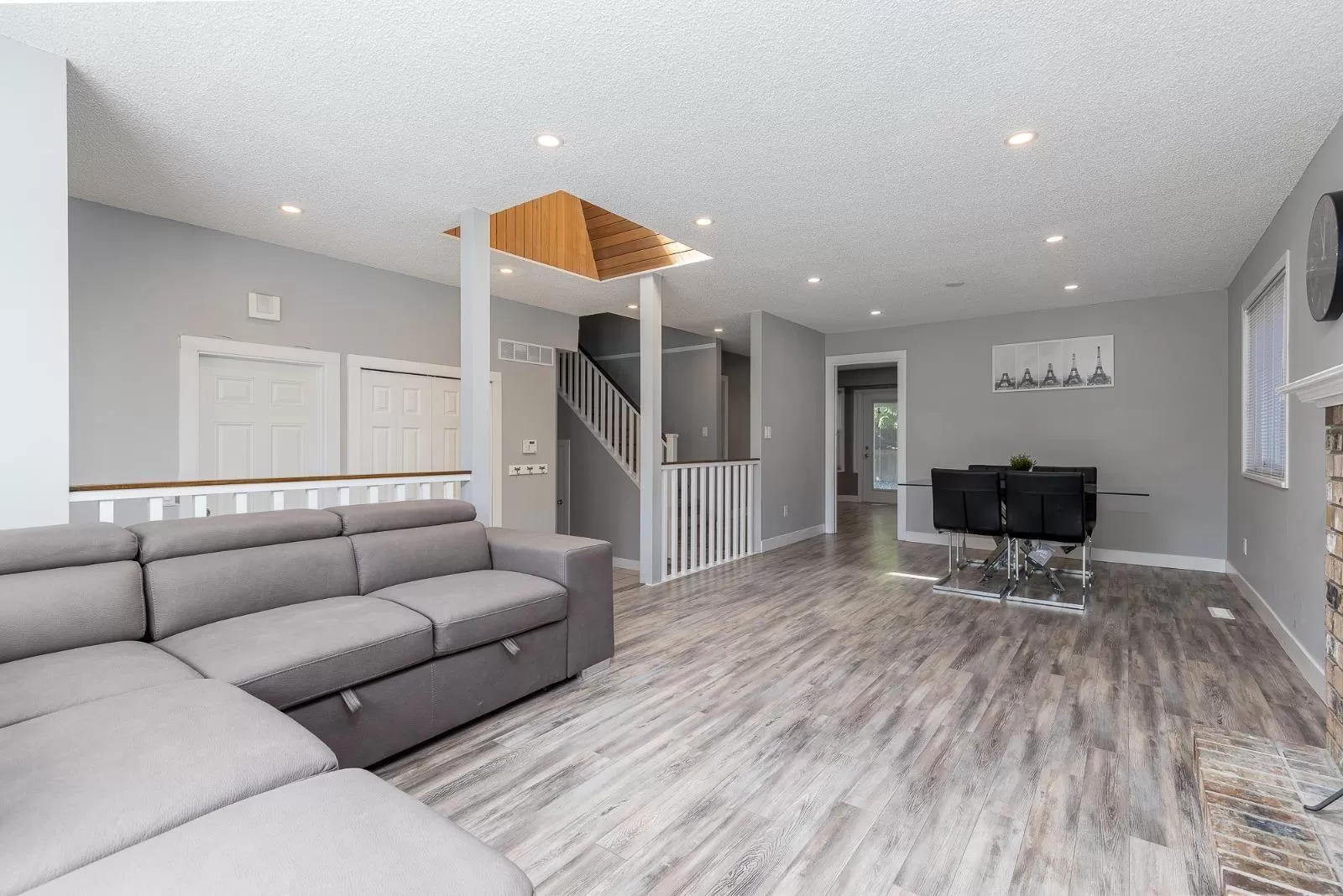 House for rent: 9435 149a Street, Surrey, British Columbia V3R 7V6