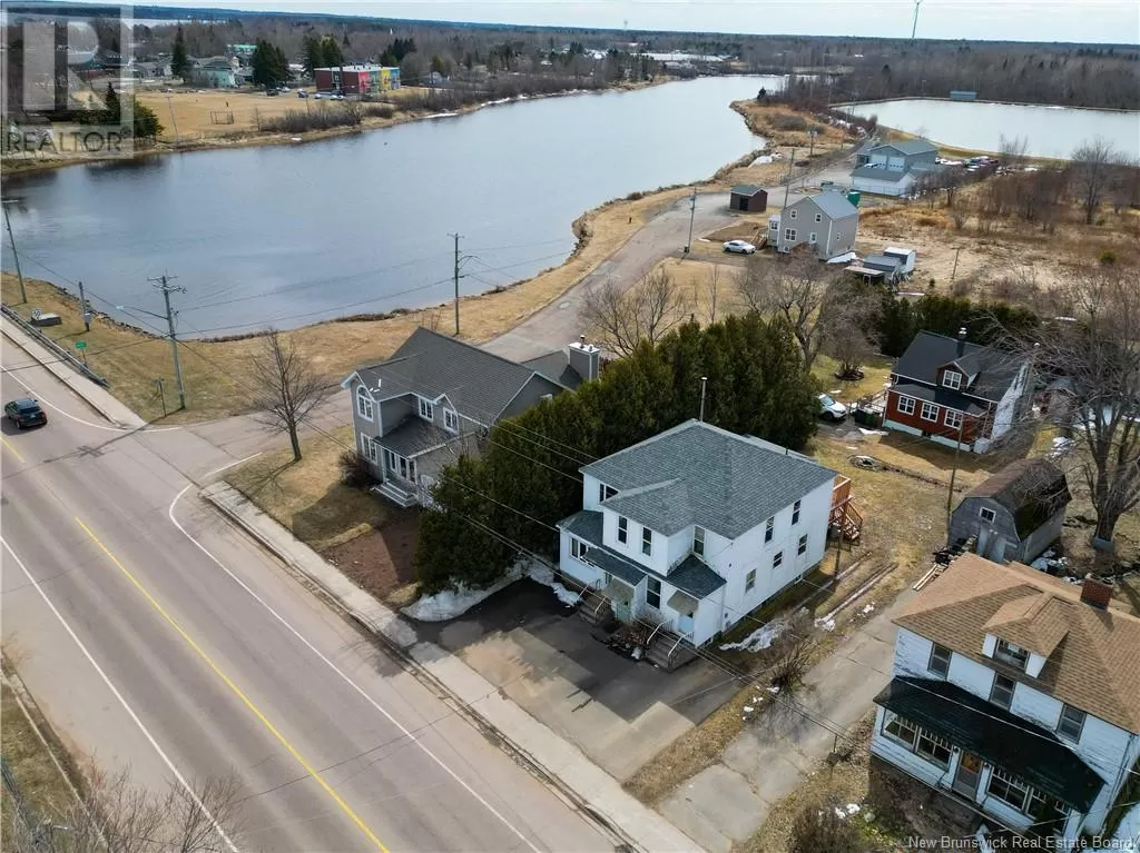 Triplex for rent: 9470 Rue Main, Richibucto, New Brunswick E4W 4E4