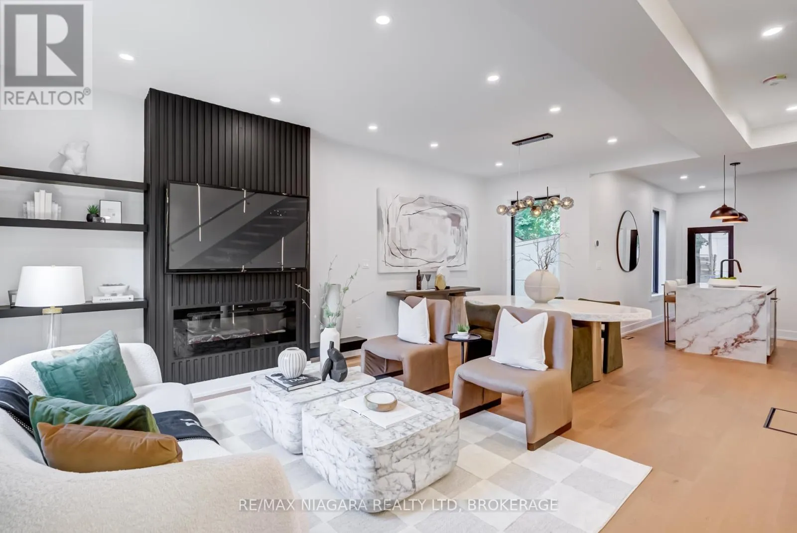 House for rent: 95 Kimberley Avenue, Toronto, Ontario M4E 2Z4